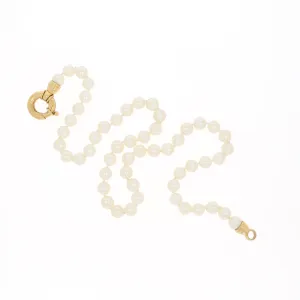 1 row necklace of white cultured pearls with 750 gold clasp